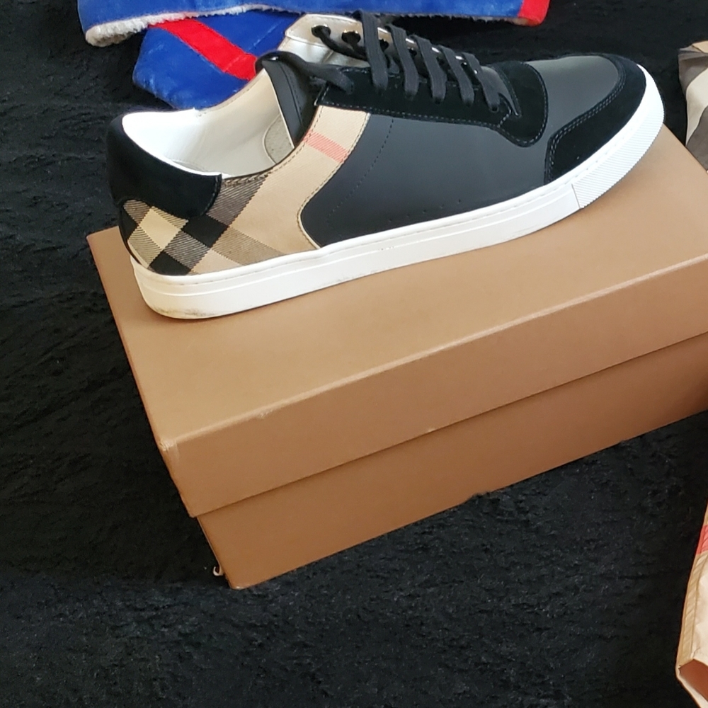 Sneakers